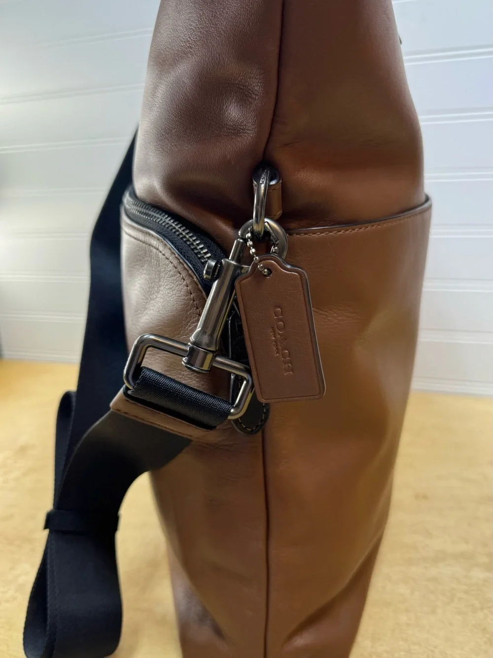 Coach Graham Brown Leather Laptop Messenger Bag Tote with Black Handles Strap.